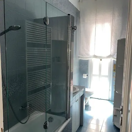 Trilocale,terrazzo,posto Auto Privato,box,wifi アパート ヴァラッツェ