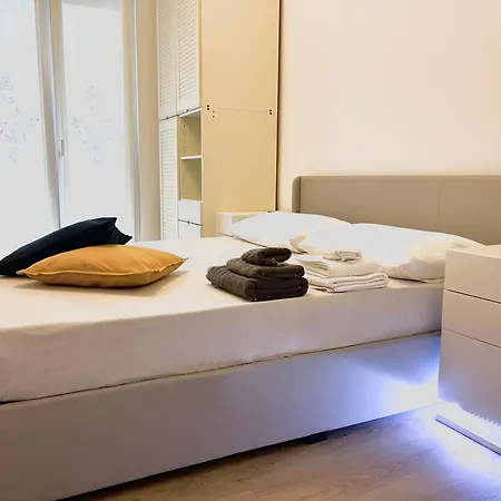 Trilocale,terrazzo,posto Auto Privato,box,wifi 아파트 *